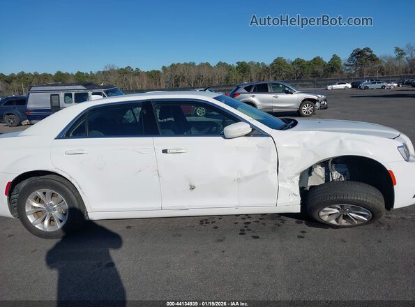 2C3CCAAG9PH538356 2023 CHRYSLER 300 White უკანა სალონის ხედი
