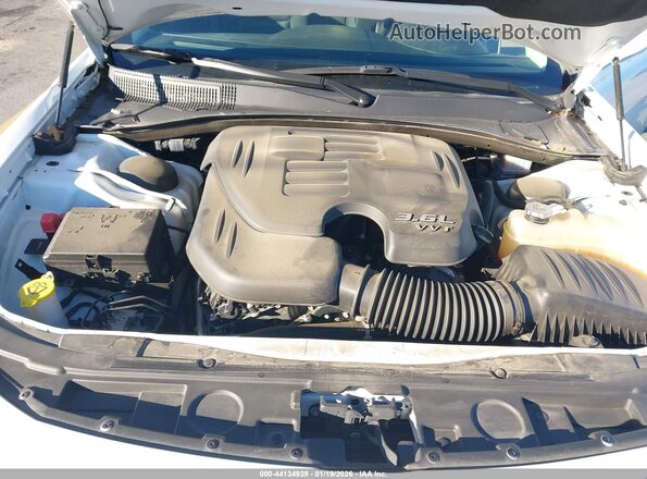 2C3CCAAG9PH538356 2023 CHRYSLER 300 White უკანა ხედი