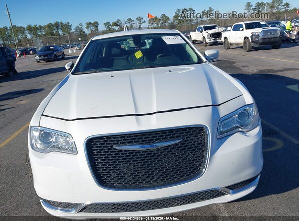 2C3CCAAG9PH538356 2023 CHRYSLER 300 White ხელსაწყოთა პანელის ხედი