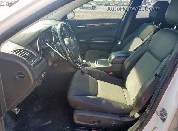 2C3CCAAGXNH107585 2022 CHRYSLER 300 Белый Вид салона спереди