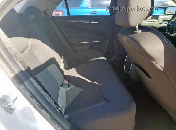 2C3CCAAGXNH107585 2022 CHRYSLER 300 Белый Вид задних сидений