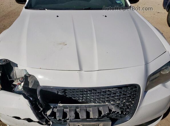 2C3CCAAGXNH107585 2022 CHRYSLER 300 Белый Вид задней части салона