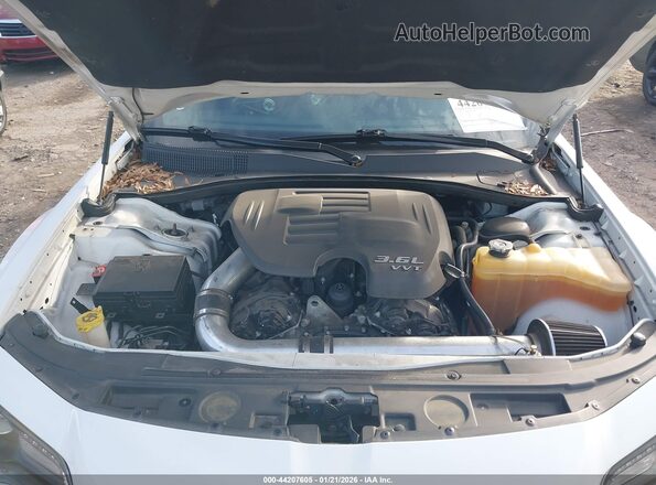 2C3CCABG2KH515525 2019 CHRYSLER 300 White უკანა ხედი