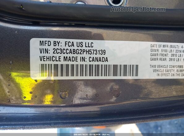 2C3CCABG2PH573139 2023 CHRYSLER 300 Gray Widok komory silnika