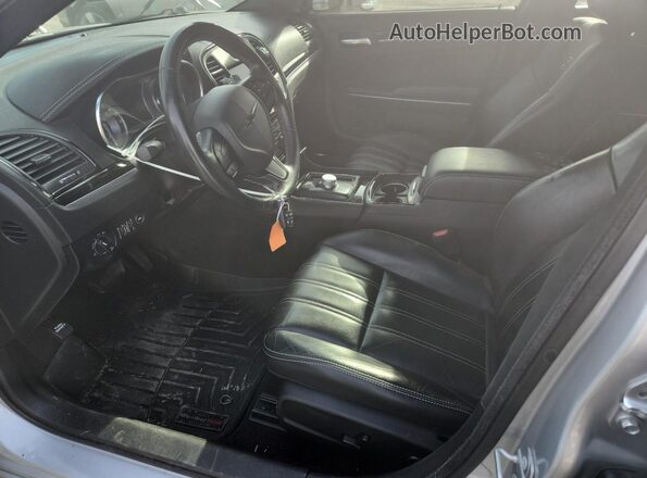 2C3CCABG8NH116347 2022 CHRYSLER 300 Серебряный Вид салона спереди