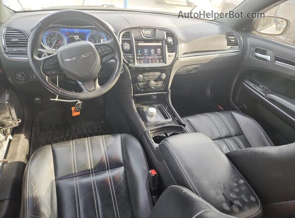 2C3CCABG8NH116347 2022 CHRYSLER 300 Серебряный Вид панели приборов