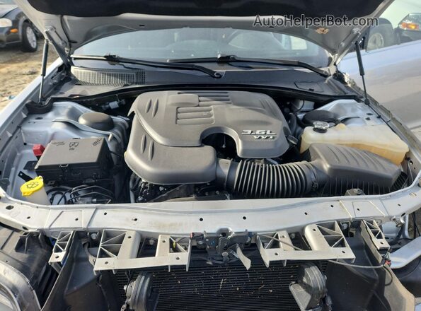 2C3CCABG8NH116347 2022 CHRYSLER 300 Серебряный Вид задней части салона