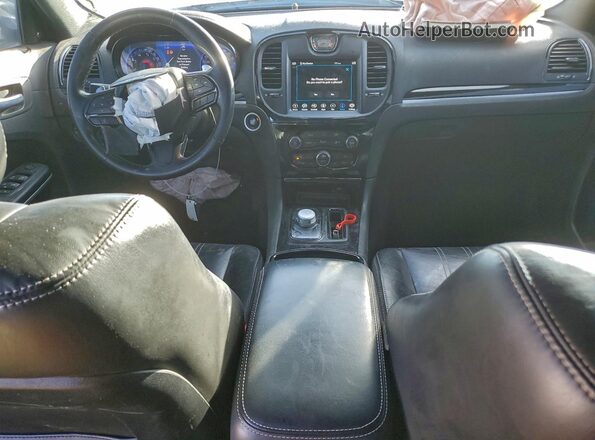 2C3CCABG8NH186981 2022 CHRYSLER 300 Черный Вид панели приборов