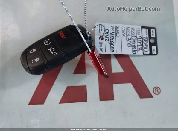 2C3CCABG9PH514105 2023 CHRYSLER 300 Black Vista del salpicadero