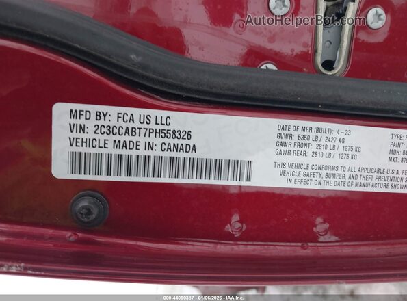 2C3CCABT7PH558326 2023 CHRYSLER 300 Красный Вид подкапотного пространства