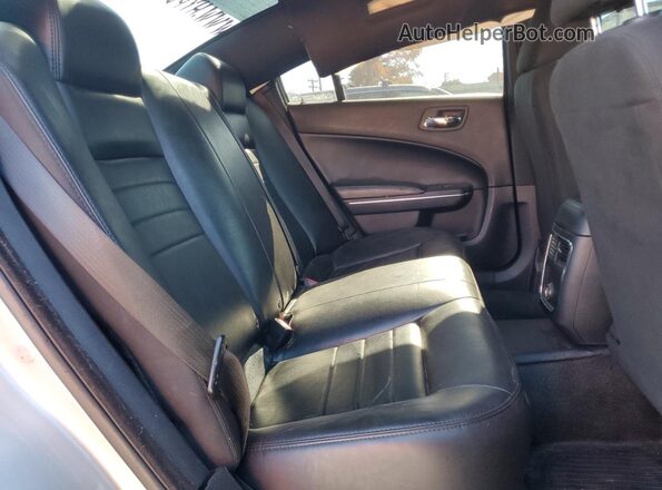 2C3CDXAT8GH206048 2016 DODGE CHARGER Purple Rear seats view
