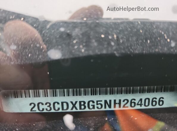 2C3CDXBG5NH264066 2022 DODGE CHARGER Gray Widok komory silnika