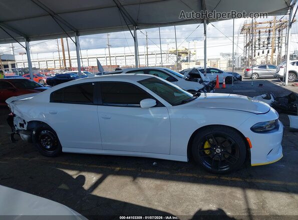 2C3CDXHG0NH220516 2022 DODGE CHARGER White Вид задньої частини салону