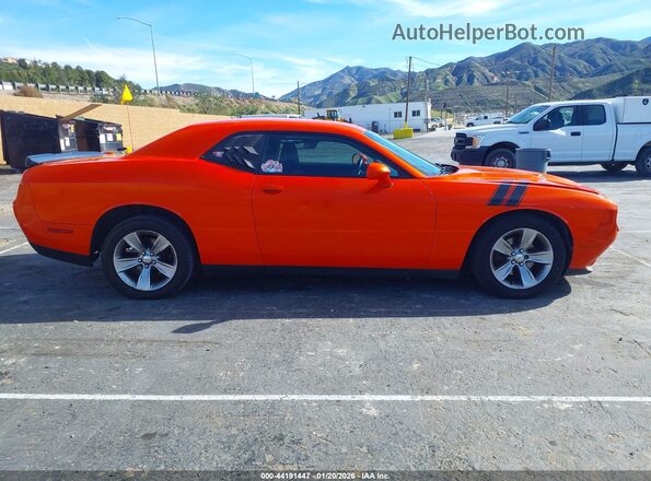 2C3CDZAG7GH305569 2016 DODGE CHALLENGER Оранжевый Вид задней части салона