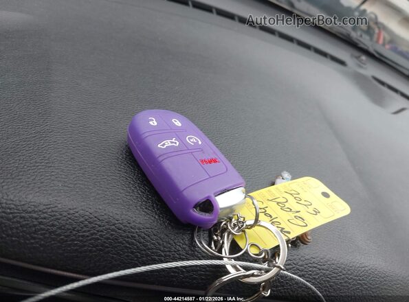 2C3CDZFJ0PH629127 2023 DODGE CHALLENGER Фиолетовый Вид панели приборов