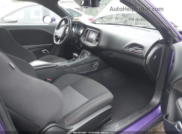 2C3CDZFJ0PH629127 2023 DODGE CHALLENGER Фиолетовый Вид салона спереди