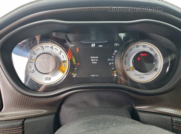 2C3CDZFJ3LH175921 2020 DODGE CHALLENGER Purple Widok zestawu wskaźników