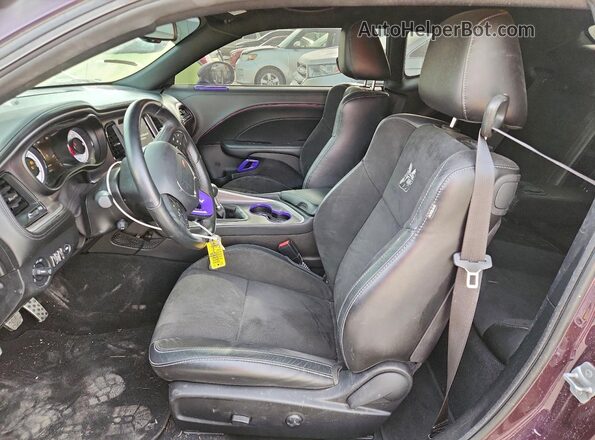 2C3CDZFJXNH245871 2022 DODGE CHALLENGER Purple Vista interior delantera