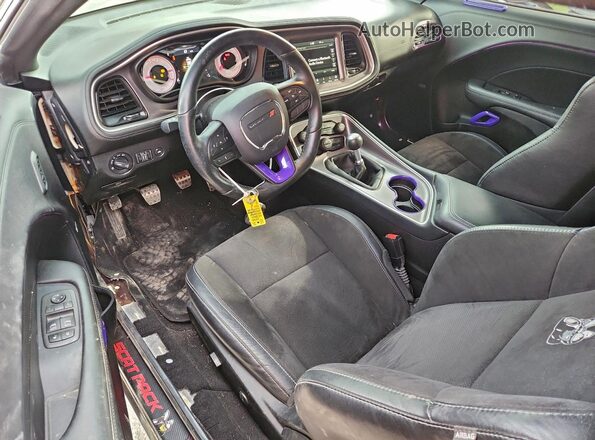 2C3CDZFJXNH245871 2022 DODGE CHALLENGER Purple Vista del salpicadero