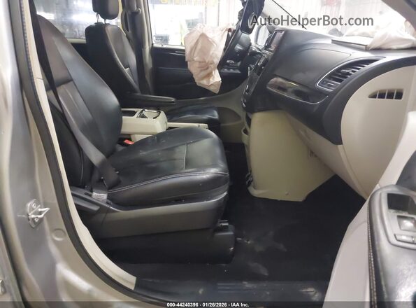 2C4RC1BG2GR118713 2016 CHRYSLER TOWN & COUNTRY Silver Widok wnętrza z przodu