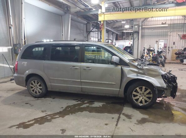 2C4RC1BG2GR118713 2016 CHRYSLER TOWN & COUNTRY Silver Widok wnętrza 360 stopni