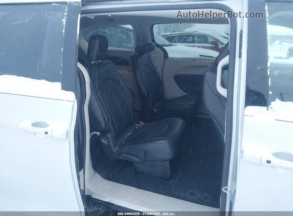 2C4RC1BG2RR159300 2024 CHRYSLER PACIFICA Silver Вид наклейки з VIN-кодом