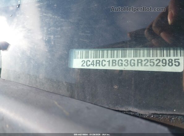 2C4RC1BG3GR252985 2016 CHRYSLER TOWN & COUNTRY Gray Вид підкапотного простору