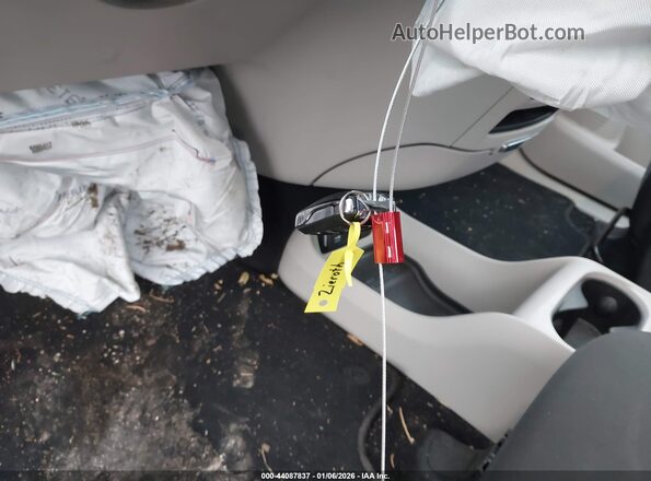 2C4RC1CG0NR105065 2022 CHRYSLER VOYAGER White Առջևի վահանակի տեսք