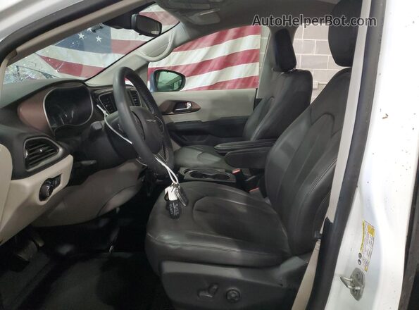 2C4RC1CG1PR582882 2023 CHRYSLER VOYAGER White წინა სალონის ხედი