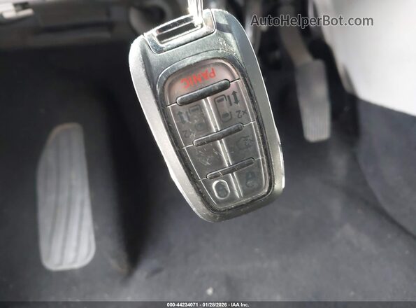 2C4RC1CG2PR534548 2023 CHRYSLER VOYAGER Белый Вид панели приборов