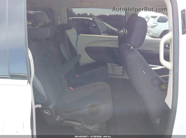 2C4RC1CG2PR534548 2023 CHRYSLER VOYAGER Белый Вид наклейки с VIN-кодом