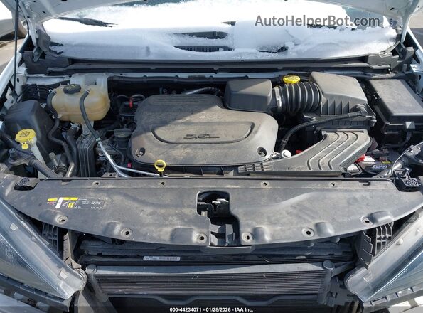 2C4RC1CG2PR534548 2023 CHRYSLER VOYAGER Белый Вид сзади