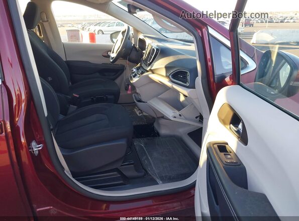 2C4RC1CG3PR513255 2023 CHRYSLER VOYAGER Red Widok wnętrza z przodu