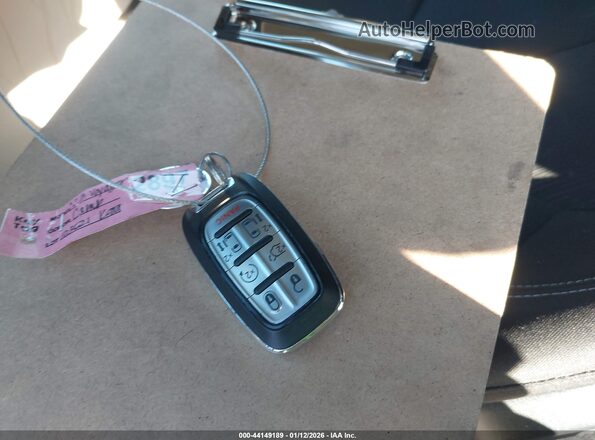 2C4RC1CG3PR513255 2023 CHRYSLER VOYAGER Red Widok deski rozdzielczej