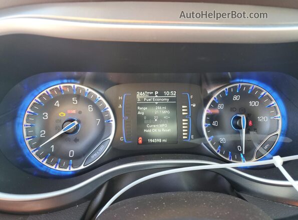 2C4RC1CG4LR131178 2020 CHRYSLER VOYAGER Blue ხელსაწყოთა პანელის ხედი