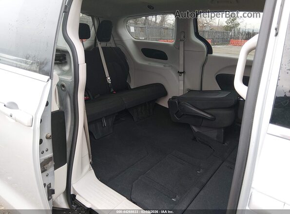 2C4RC1CG4PR511658 2023 CHRYSLER VOYAGER Silver Вид наклейки з VIN-кодом