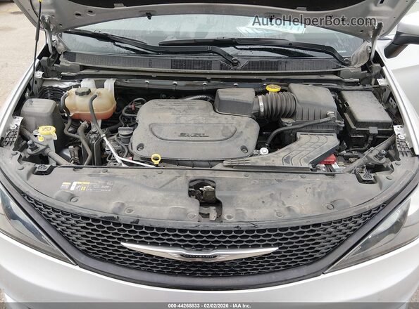 2C4RC1CG4PR511658 2023 CHRYSLER VOYAGER Silver Вид ззаду