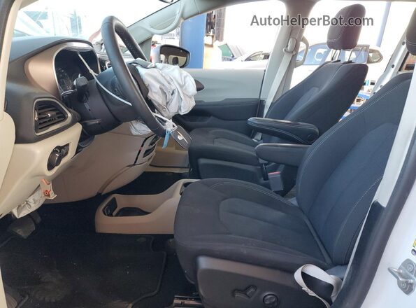 2C4RC1CGXPR551050 2023 CHRYSLER VOYAGER White Widok wnętrza z przodu