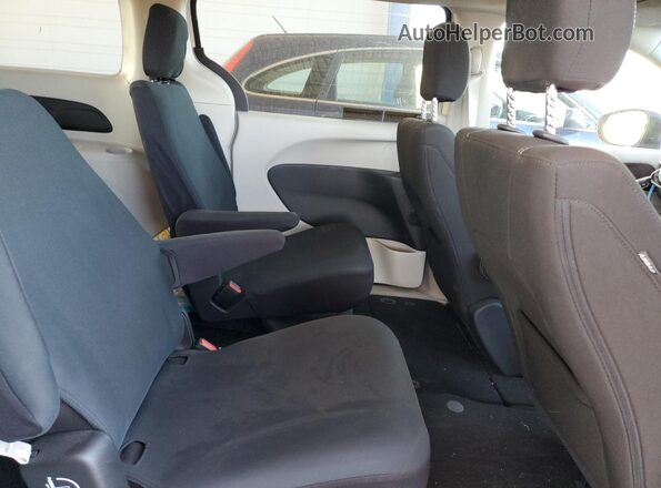 2C4RC1CGXPR551050 2023 CHRYSLER VOYAGER White Widok wnętrza z tyłu