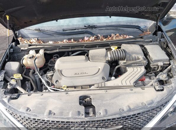 2C4RC1DG1LR260817 2020 CHRYSLER VOYAGER Black Հետևի տեսք