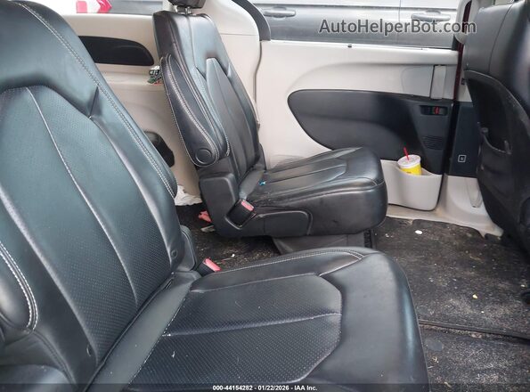 2C4RC1DG7LR163654 2020 CHRYSLER VOYAGER Burgundy Widok naklejki z numerem VIN