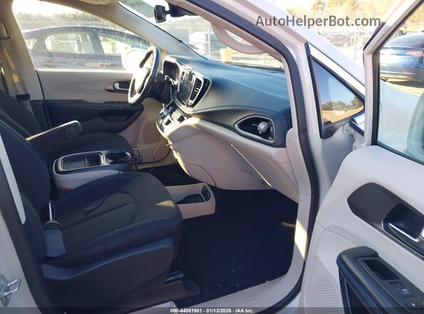 2C4RC1FG3MR514929 2021 CHRYSLER PACIFICA White Front interior view