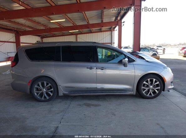 2C4RC1GG1HR504517 2017 CHRYSLER PACIFICA Silver Вид задньої частини салону