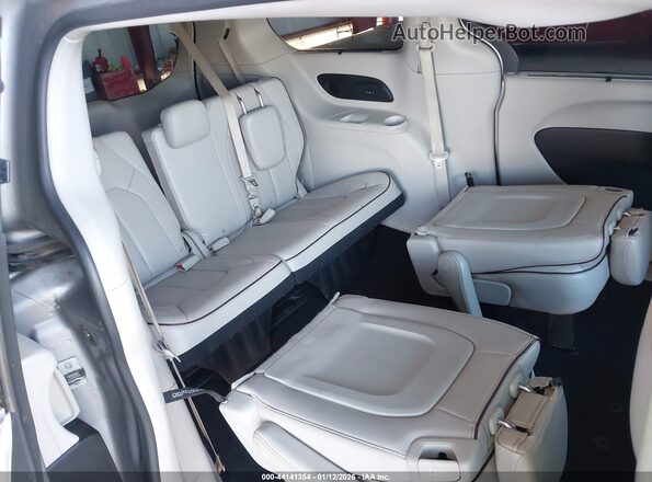 2C4RC1GG1HR504517 2017 CHRYSLER PACIFICA Silver Вид наклейки з VIN-кодом