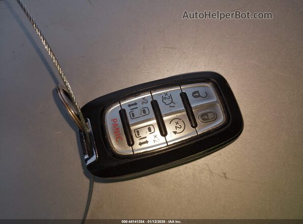 2C4RC1GG1HR504517 2017 CHRYSLER PACIFICA Silver Вид панелі приладів