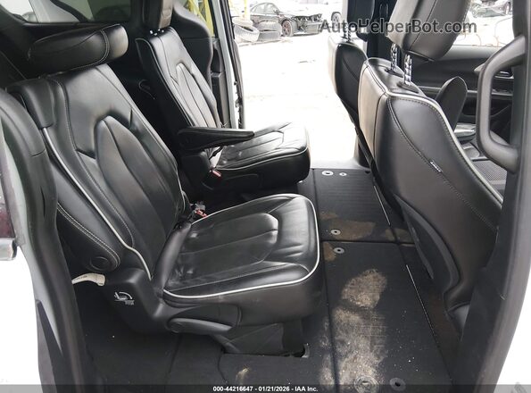 2C4RC1GG8NR183104 2022 CHRYSLER PACIFICA White Вид наклейки з VIN-кодом