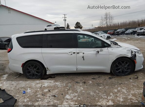 2C4RC1GG8NR183104 2022 CHRYSLER PACIFICA White Вид задньої частини салону
