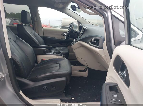 2C4RC1L71MR593876 2021 CHRYSLER PACIFICA Silver Front interior view