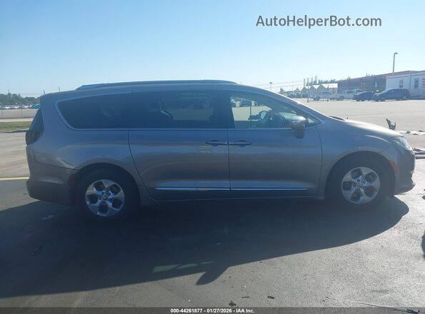 2C4RC1N72JR236814 2018 CHRYSLER PACIFICA Beige 360 interior view