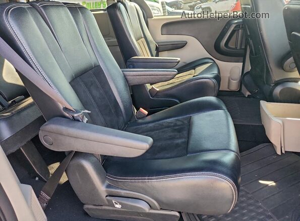 2C4RDGCG2HR715165 2017 DODGE CARAVAN Black Widok komory silnika